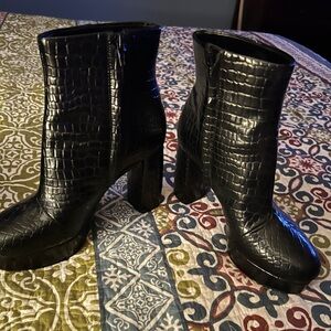 Fab black faux leather alligator/snake pattern platform booty. Only one twice.